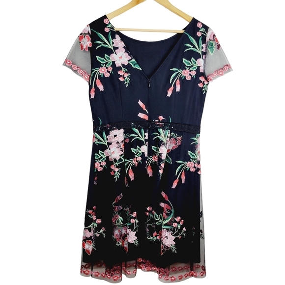 Adrianna Papell Floral Embroidered Tulle Overlay Dress Size 8 Black Lace A-Line - Picture 9 of 13